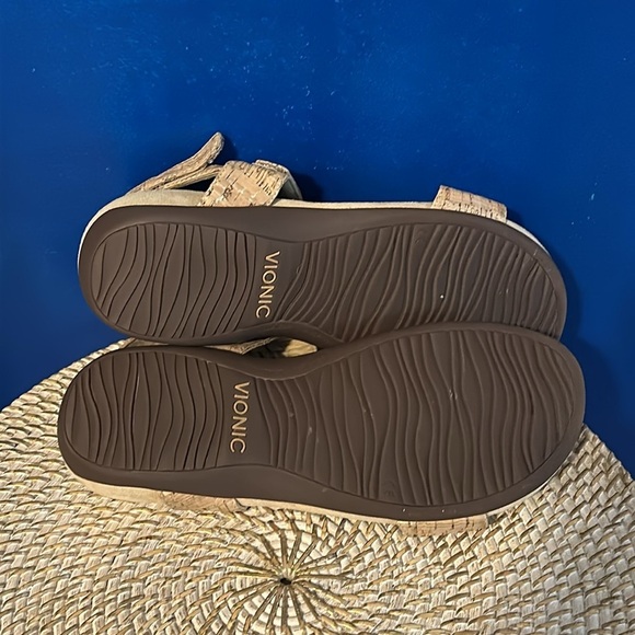 Women’s VIONIC Farra Tan Strappy Orthotic Arch
Support Sandals Size 11 - Picture 7 of 8